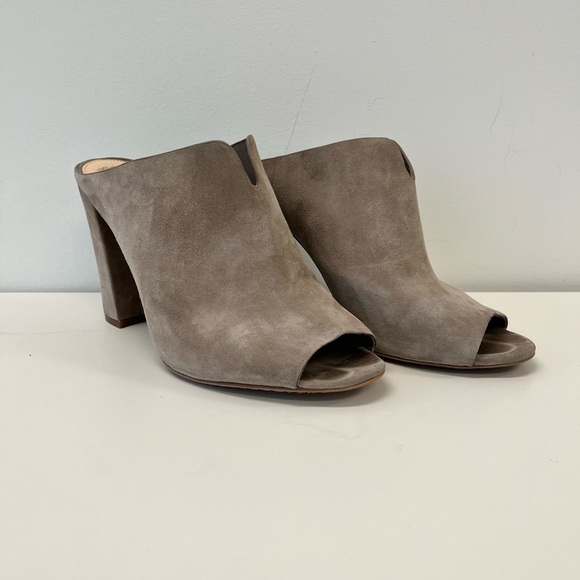 Vince Camuto Suede Heel, size 9.5 - Picture 1 of 7